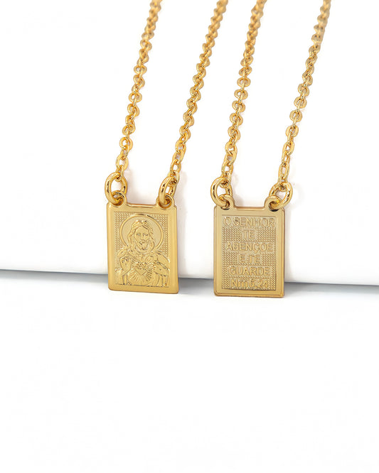 Escapulário Jesus o Senhor te Abençoe e Te Guarde Banhado em Ouro 18K