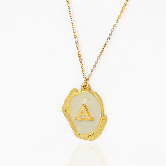 Colar Com Letra Inicial Madrepérola Banhado em Ouro 18K