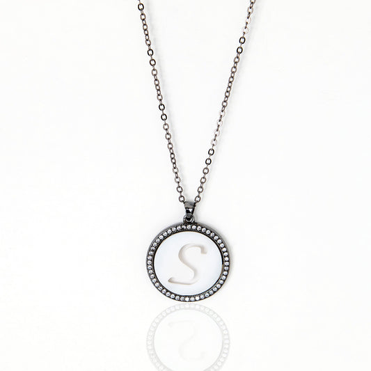 Colar Letra Iniciais Madrepérola Microzircônias Banhado em Ródio