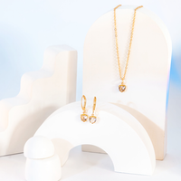 Conjunto Colar e Brinco Argolinha com Zircônias Formato Coração