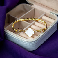 Bracelete Fio Torcido Trevo Resinado Multicolor Banhado em Ouro 18K