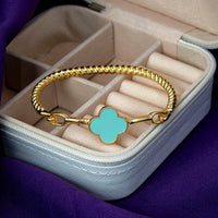 Bracelete Fio Torcido Trevo Resinado Multicolor Banhado em Ouro 18K