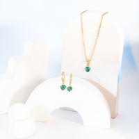 Conjunto Colar e Brinco Argolinha com Zircônias Formato Coração
