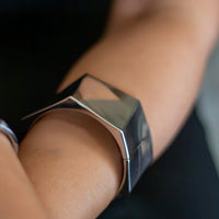 Bracelete Detalhe Geométrico Banhado em Ouro 18K