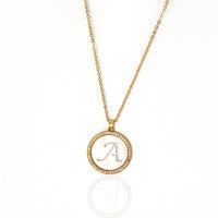 Colar Letra Iniciais Madrepérola Microzircônias  Banhado em Ouro 18K