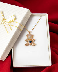 Colar Urso Pedra em Coração Cravejado de Zircônias Banhado em Ouro 18K