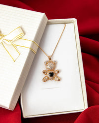 Colar Urso Pedra em Coração Cravejado de Zircônias Banhado em Ouro 18K