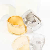 Pulseira Rígida Articulada de Metal Texturizado Banhado