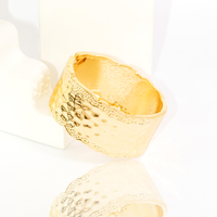 Bracelete Grosso Ondulado Borda Craquelada Acetinado Banhado