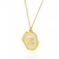 Colar Com Letra Inicial Madrepérola Banhado em Ouro 18K