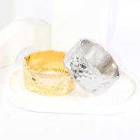 Bracelete Grosso Ondulado Borda Craquelada Acetinado Banhado