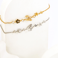 Pulseira Com Pingente Delicados Flor e Estrela Banhado