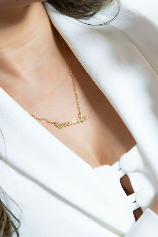 Colar De Flecha Com Frase "Bora Ser Feliz", Banhado a Ouro 18k