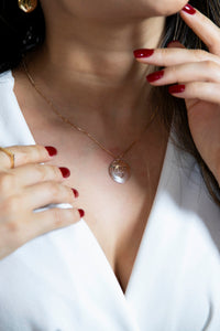 Colar Medalha Escrito Luz - Banhado em Ouro 18K