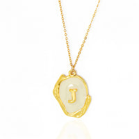 Colar Com Letra Inicial Madrepérola Banhado em Ouro 18K
