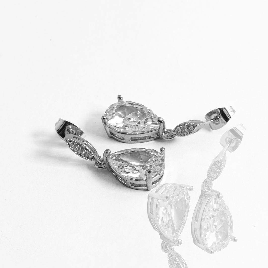 Brinco Pingente Gota Cravejado