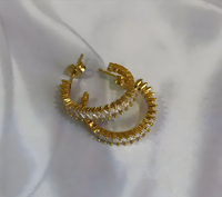 Brinco Argolinha Aberta Cravejada Zircônia Banhado a Ouro 18K