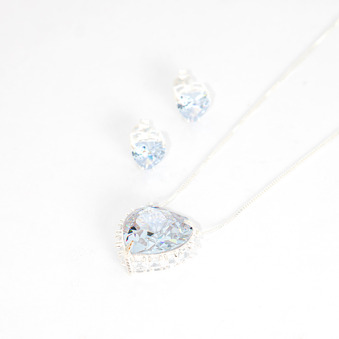 Conjunto Colar e Brinco com Zircônias Design de Coração