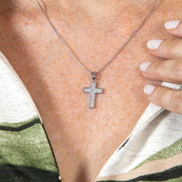 Conjunto Cruz Média Cravejada com Zircônia e Binco Pedra Brilhante Banhado em Ouro 18K