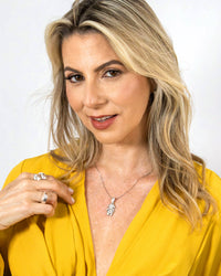 Colar Menina Pedra em Coração Cravejado em Zircônias Banhado em Ouro 18K