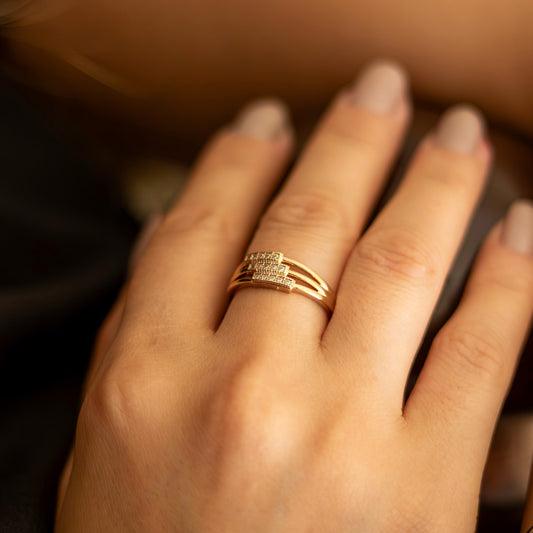 Anel Design Três Aros no Topo Cravejado Banhado em Ouro 18K