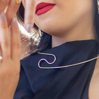 Colar Choker em Formato S Ondulado Banhado em Ouro 18K