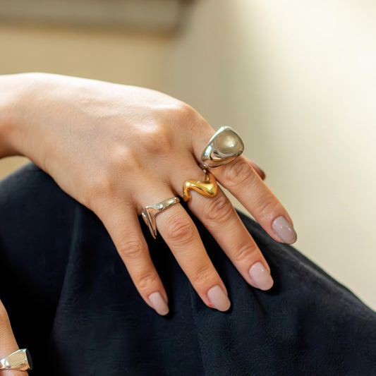 Anel Minimalista Forma Oval Banhado em Ouro 18K