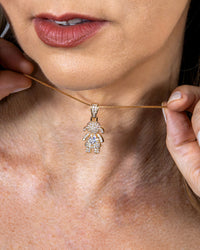 Colar Menina Pedra em Coração Cravejado em Zircônias Banhado em Ouro 18K