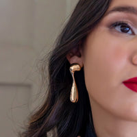 Brinco Alongado Gota Derretida Banhado em Ouro 18K