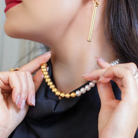 Colar Com Perola e Bolinhas Lisa Banhado a Ouro 18K